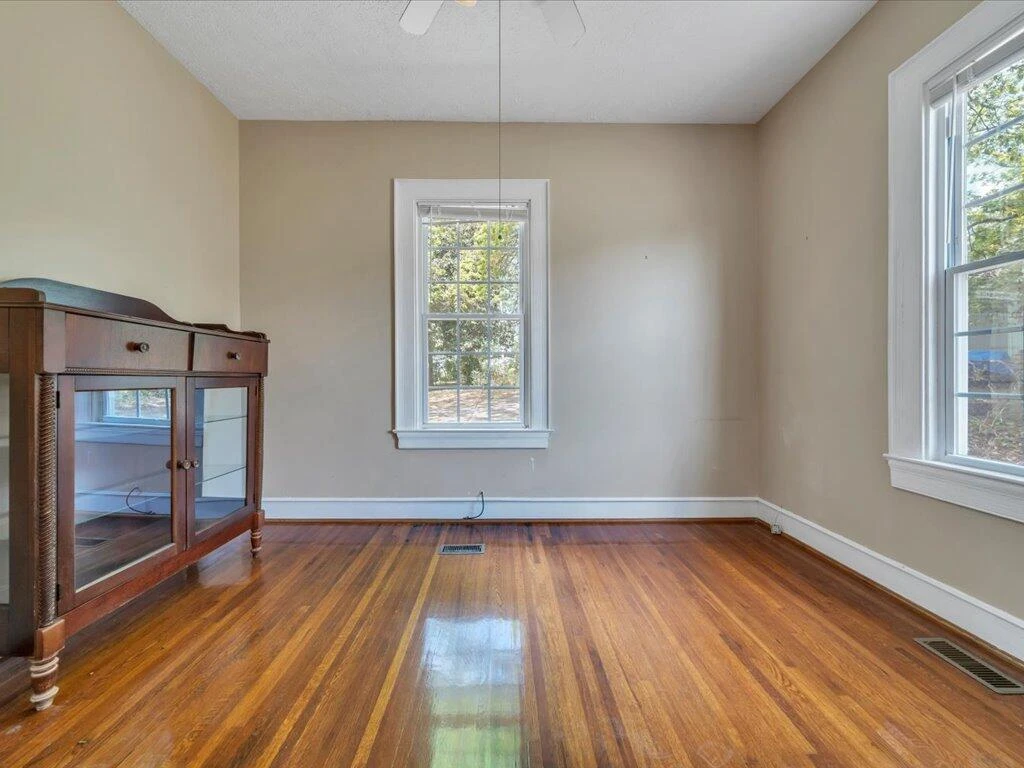 617 E Church ST E - Photo 35