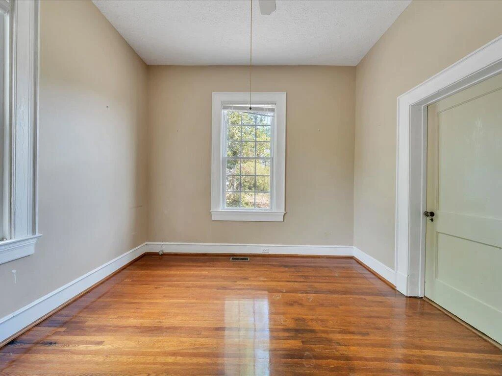 617 E Church ST E - Photo 36