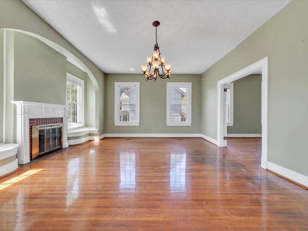 617 E Church ST E - Photo 4