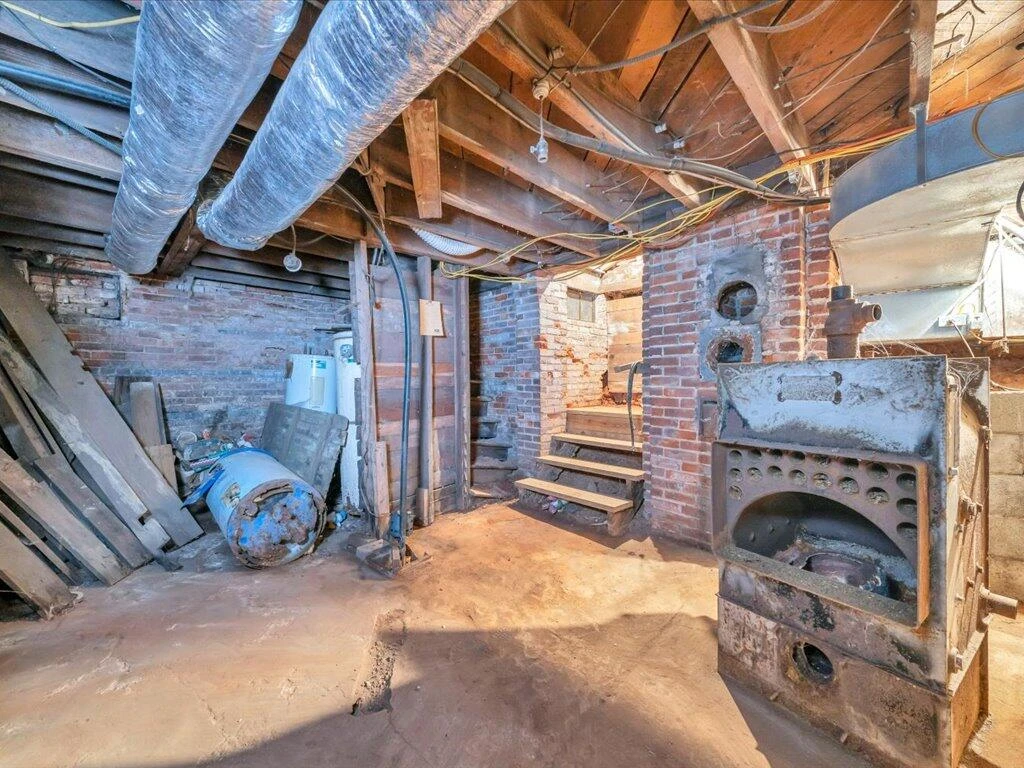 617 E Church ST E - Photo 53