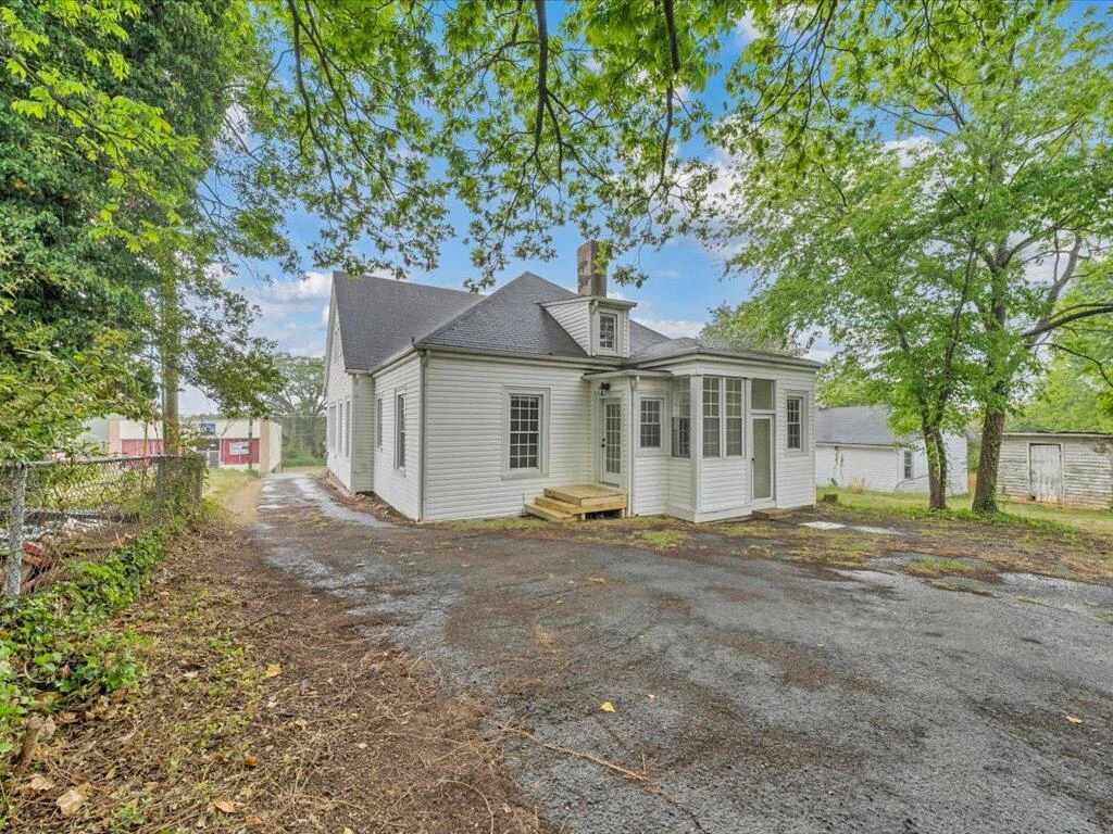 617 E Church ST E - Photo 55