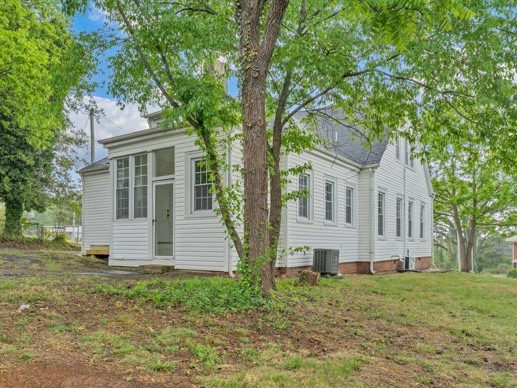 617 E Church ST E - Photo 58