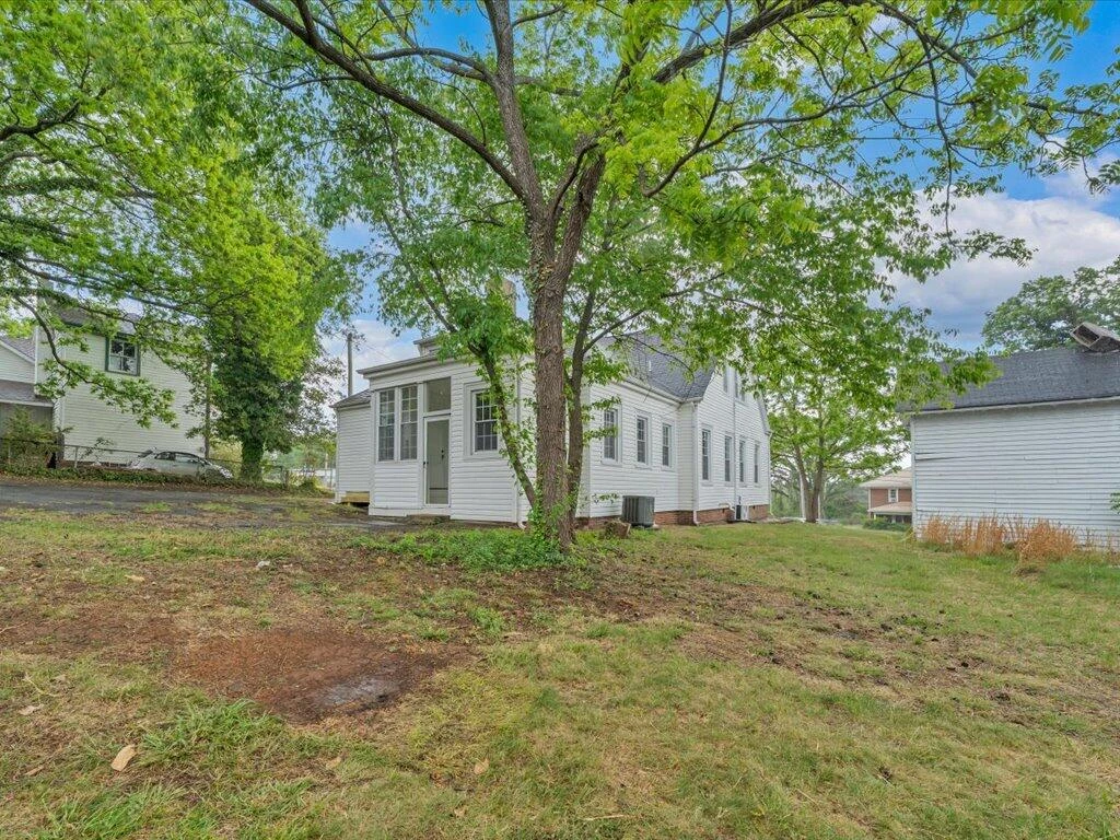 617 E Church ST E - Photo 59