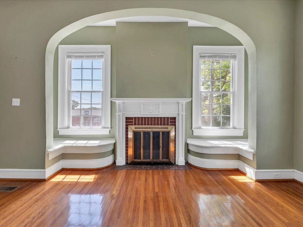 617 E Church ST E - Photo 6
