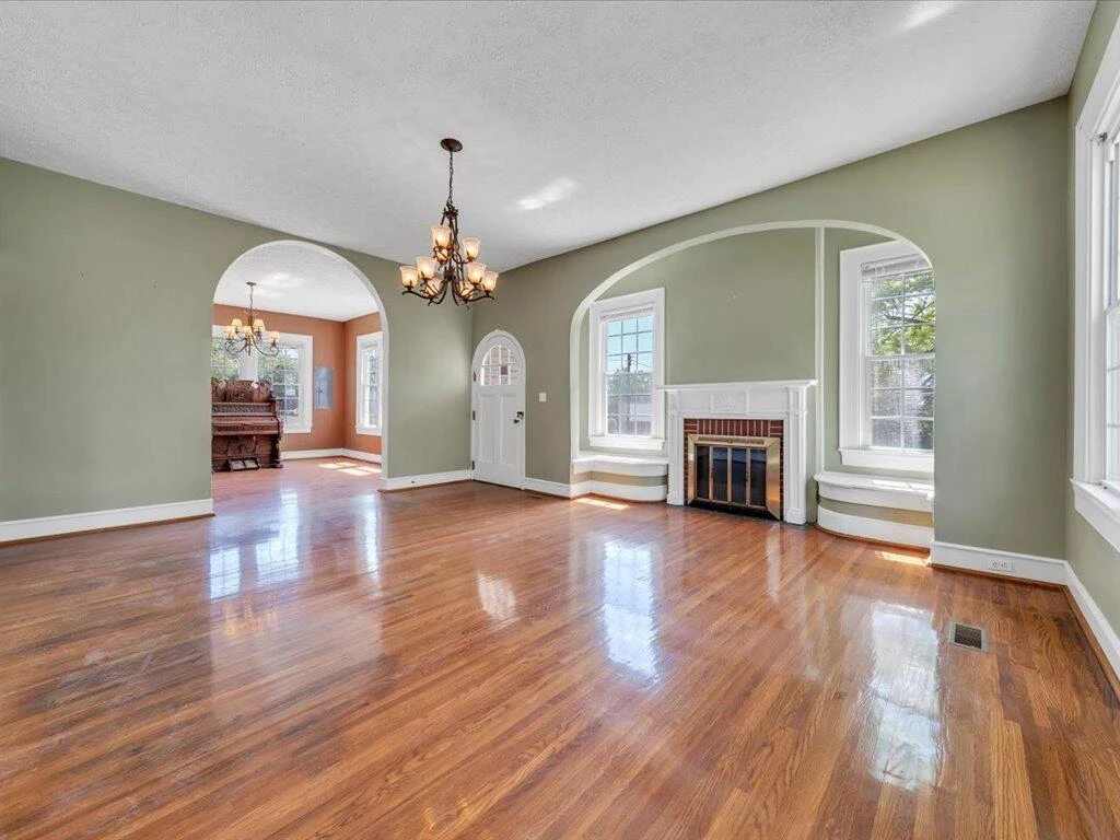 617 E Church ST E - Photo 8