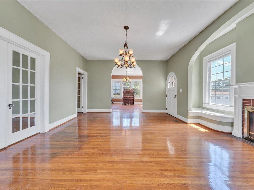 617 E Church ST E - Photo 9