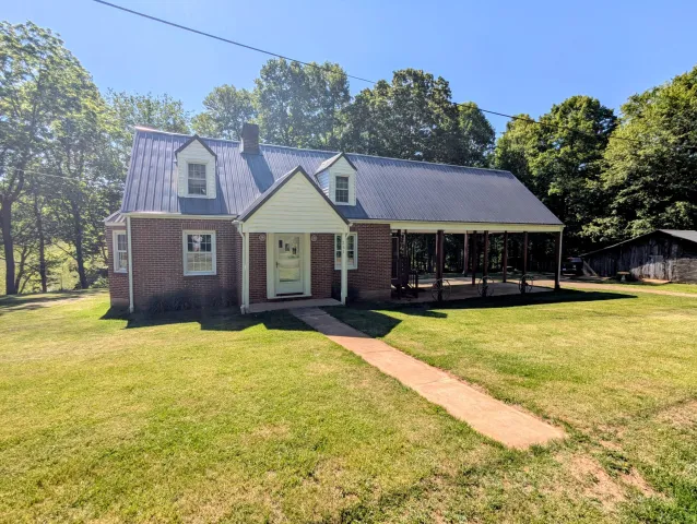 261 Newmantown RD, Dugspur, VA, 24325