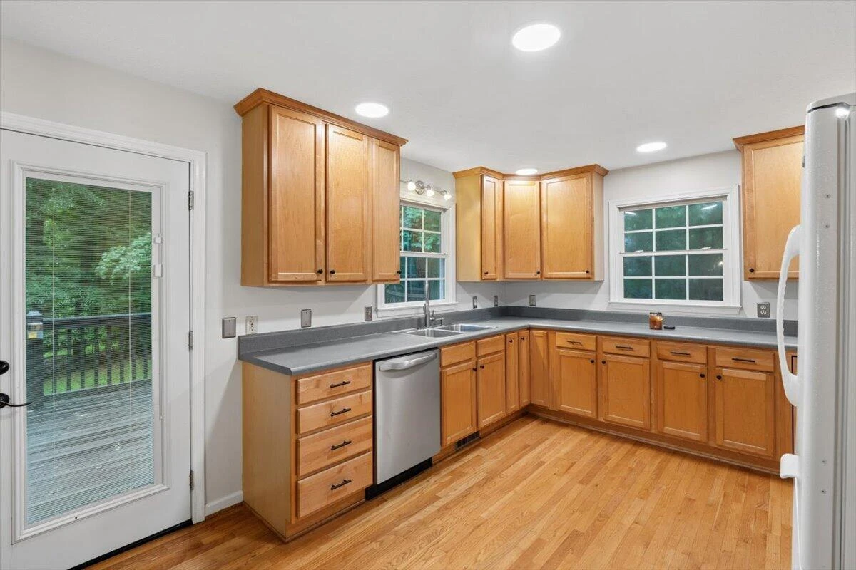 313 Peters DR - Photo 10