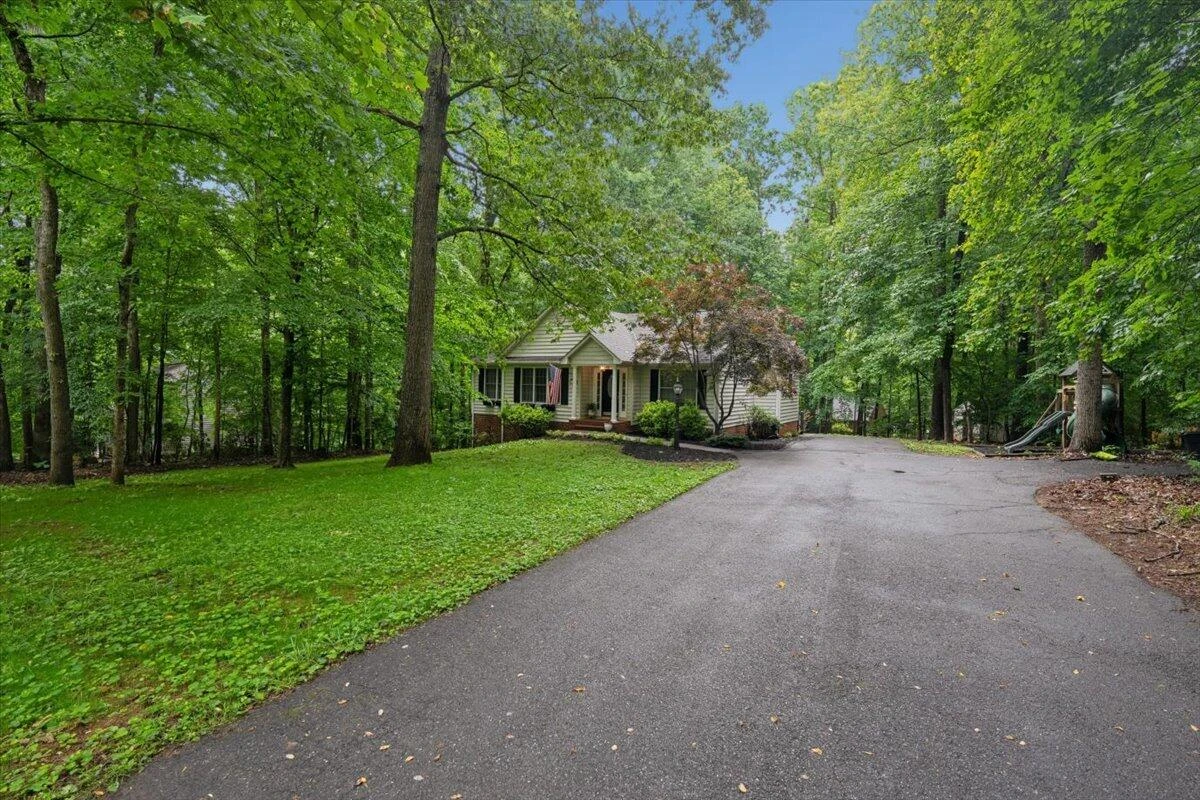 313 Peters DR - Photo 2