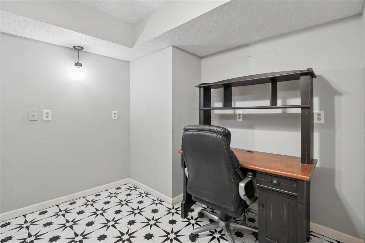 313 Peters DR - Photo 24