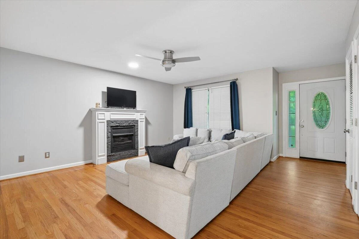 313 Peters DR - Photo 6