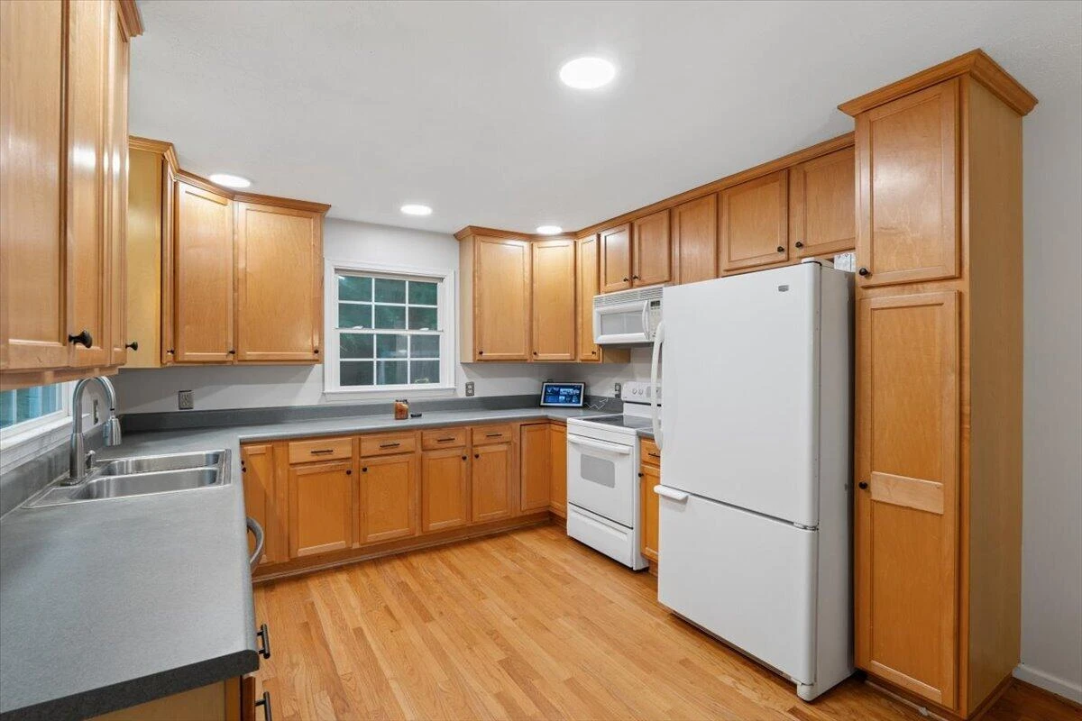 313 Peters DR - Photo 9