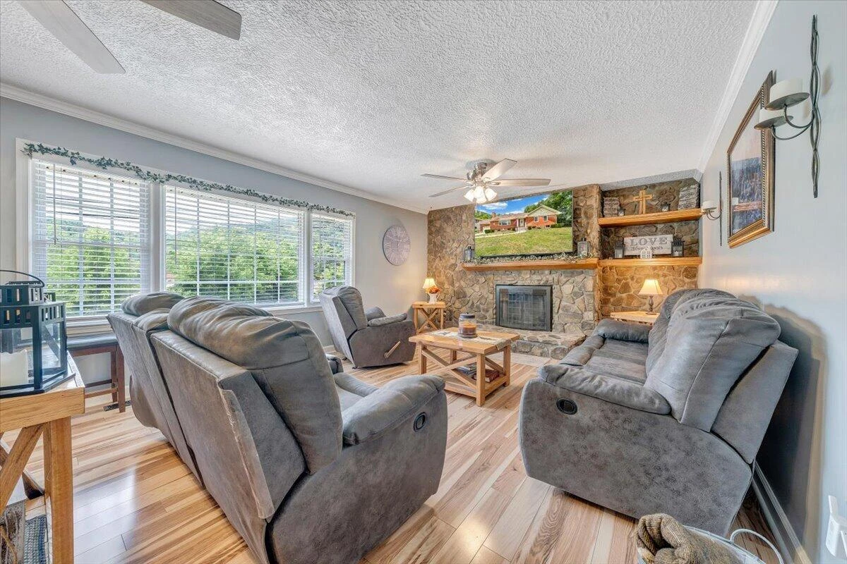 14742 Church ST - Photo 11