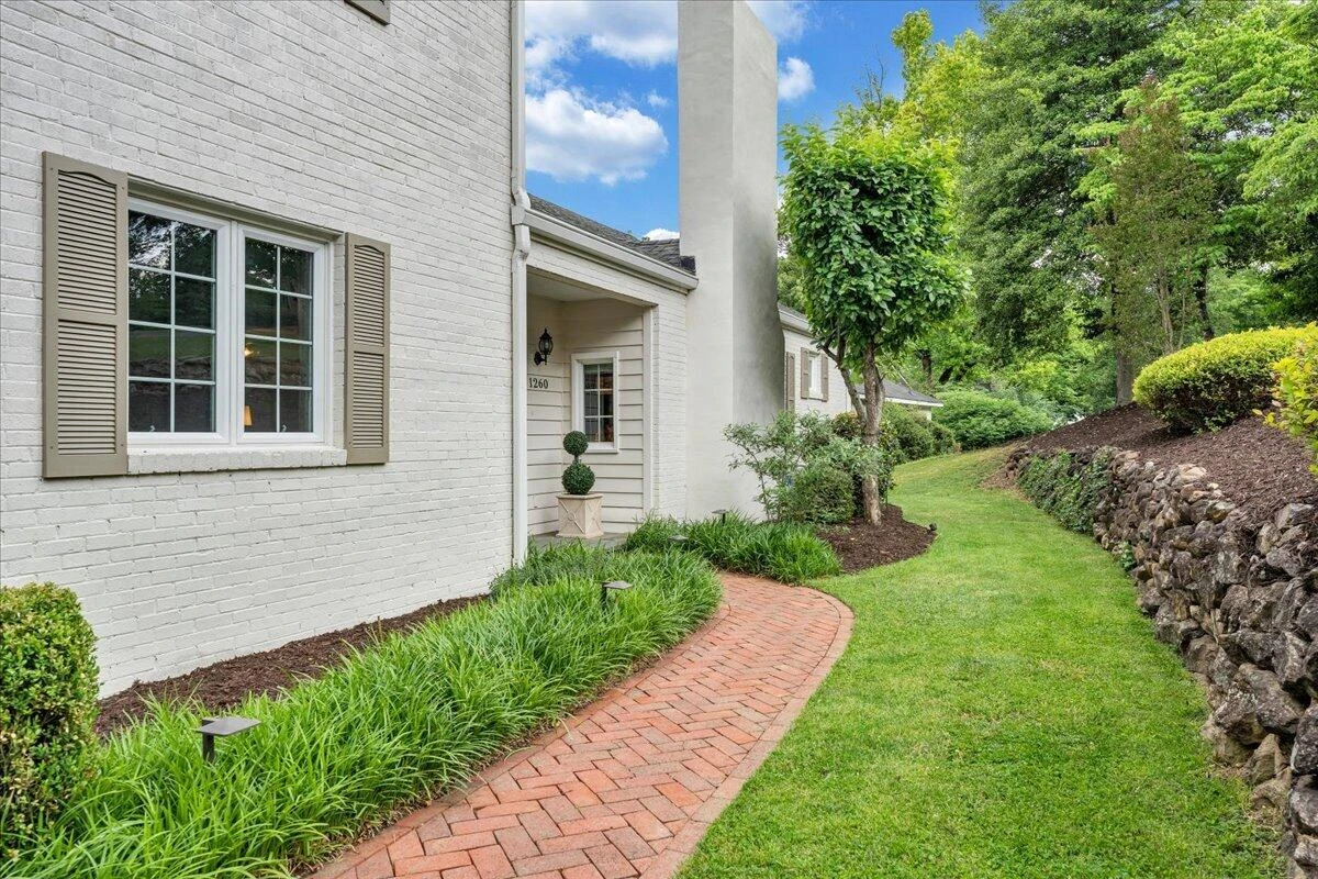 1260 Lakewood DR SW - Photo 2