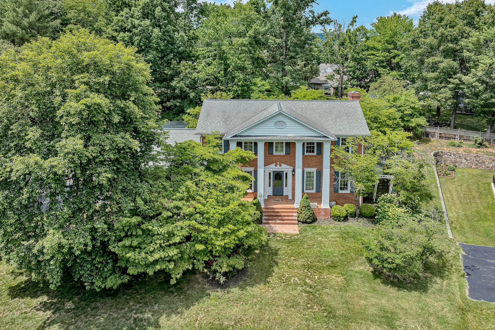 58 Stonehaven LN - Photo 2