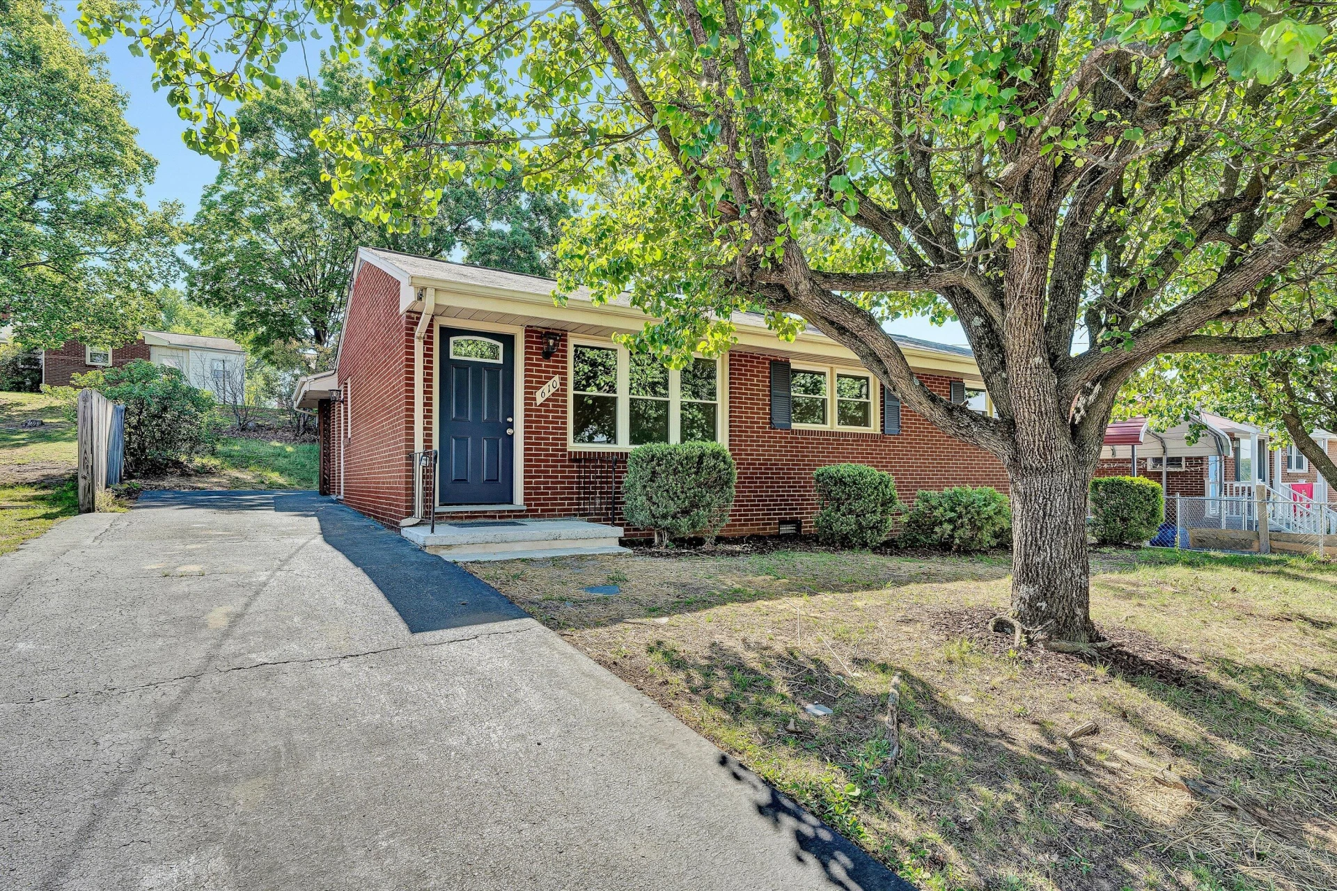 610 Davidson ST - Photo 2