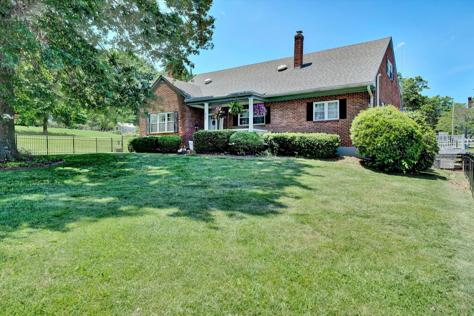 422 Main ST - Photo 4