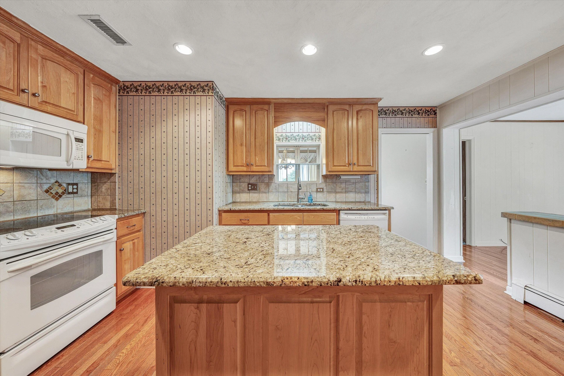 8122 Deer Branch DR - Photo 16