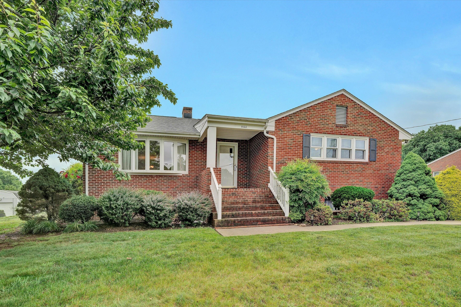 8122 Deer Branch DR - Photo 2