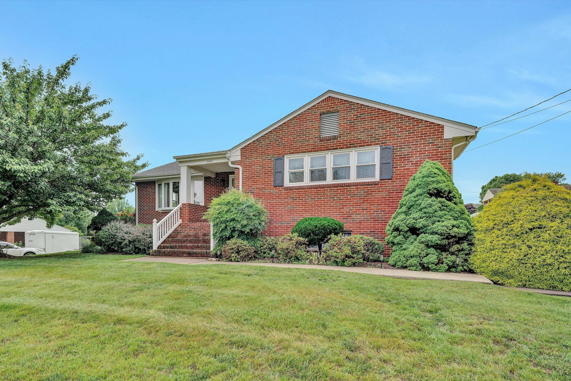8122 Deer Branch DR - Photo 3