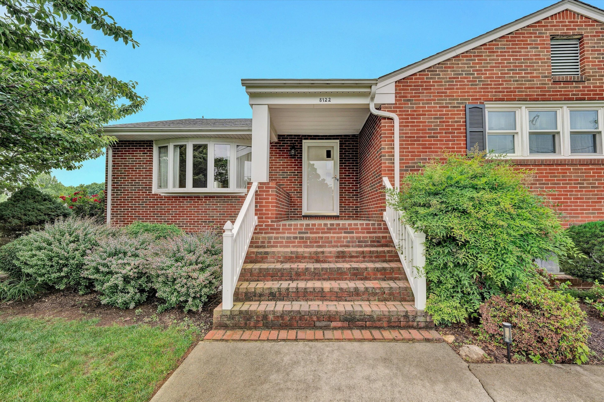 8122 Deer Branch DR - Photo 4