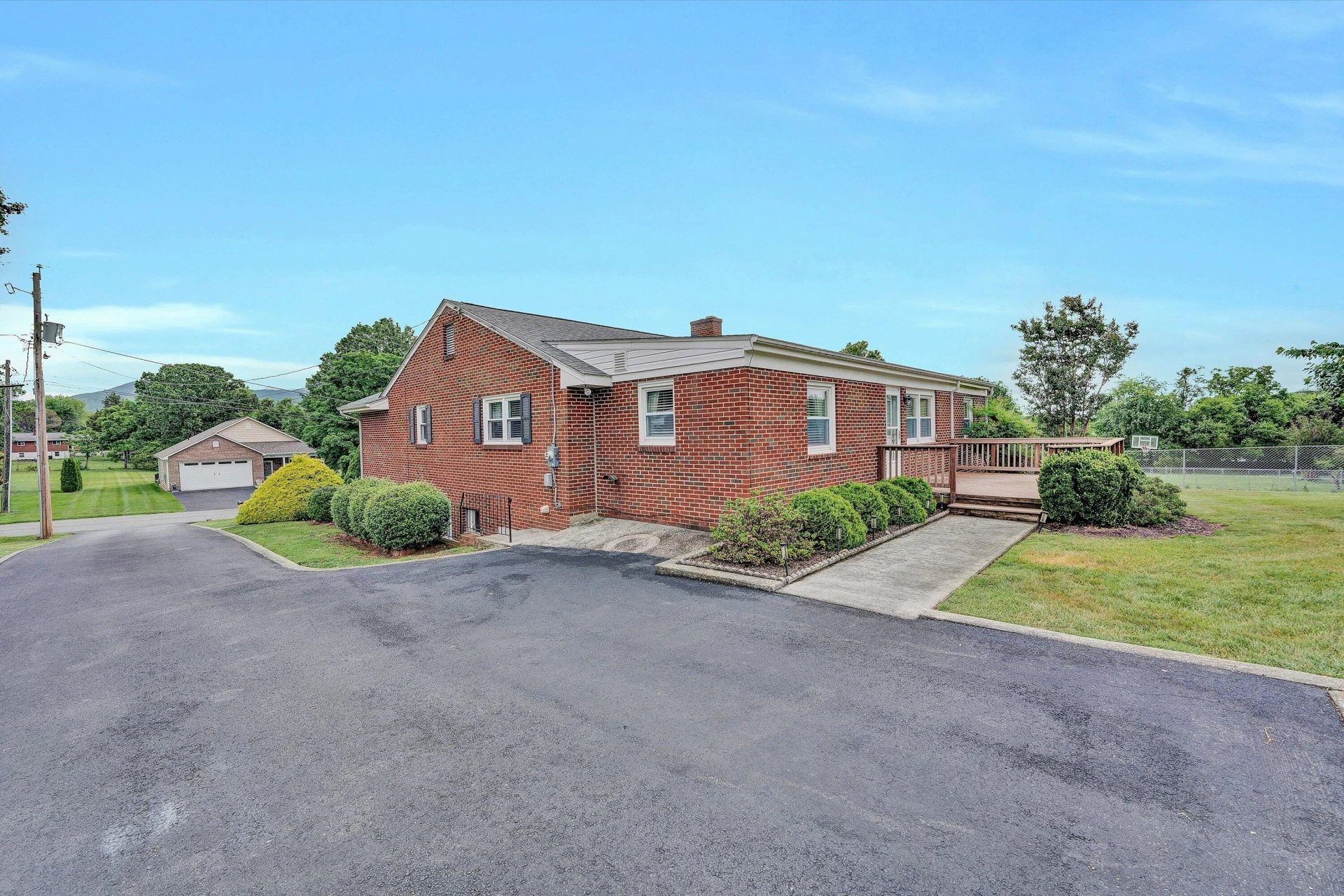 8122 Deer Branch DR - Photo 44