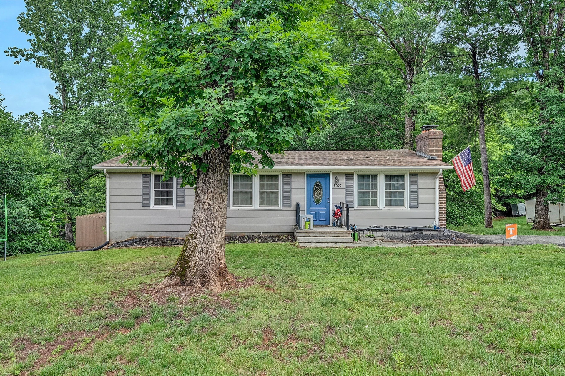 2095 Webster RD