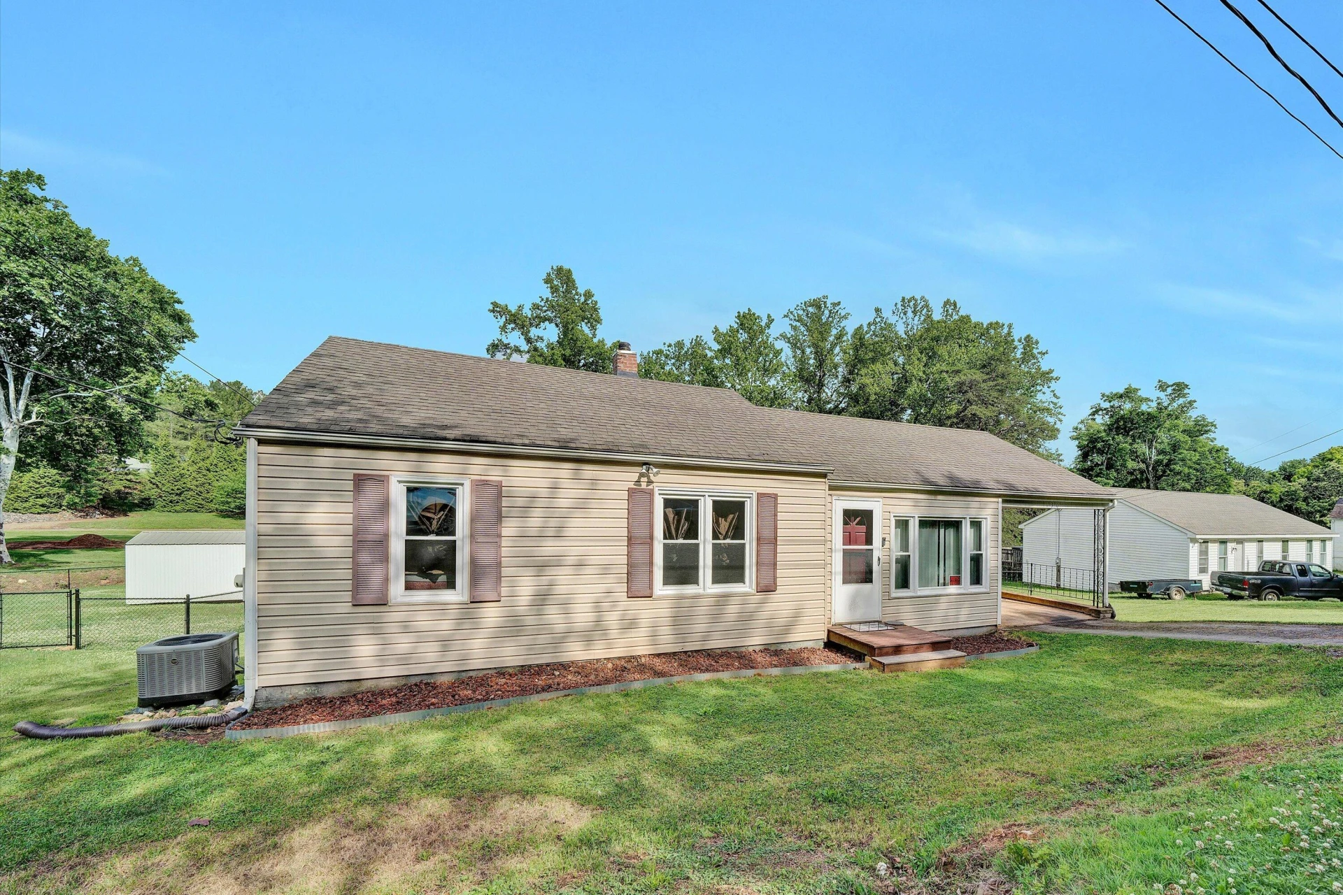 130 Harvey ST - Photo 2