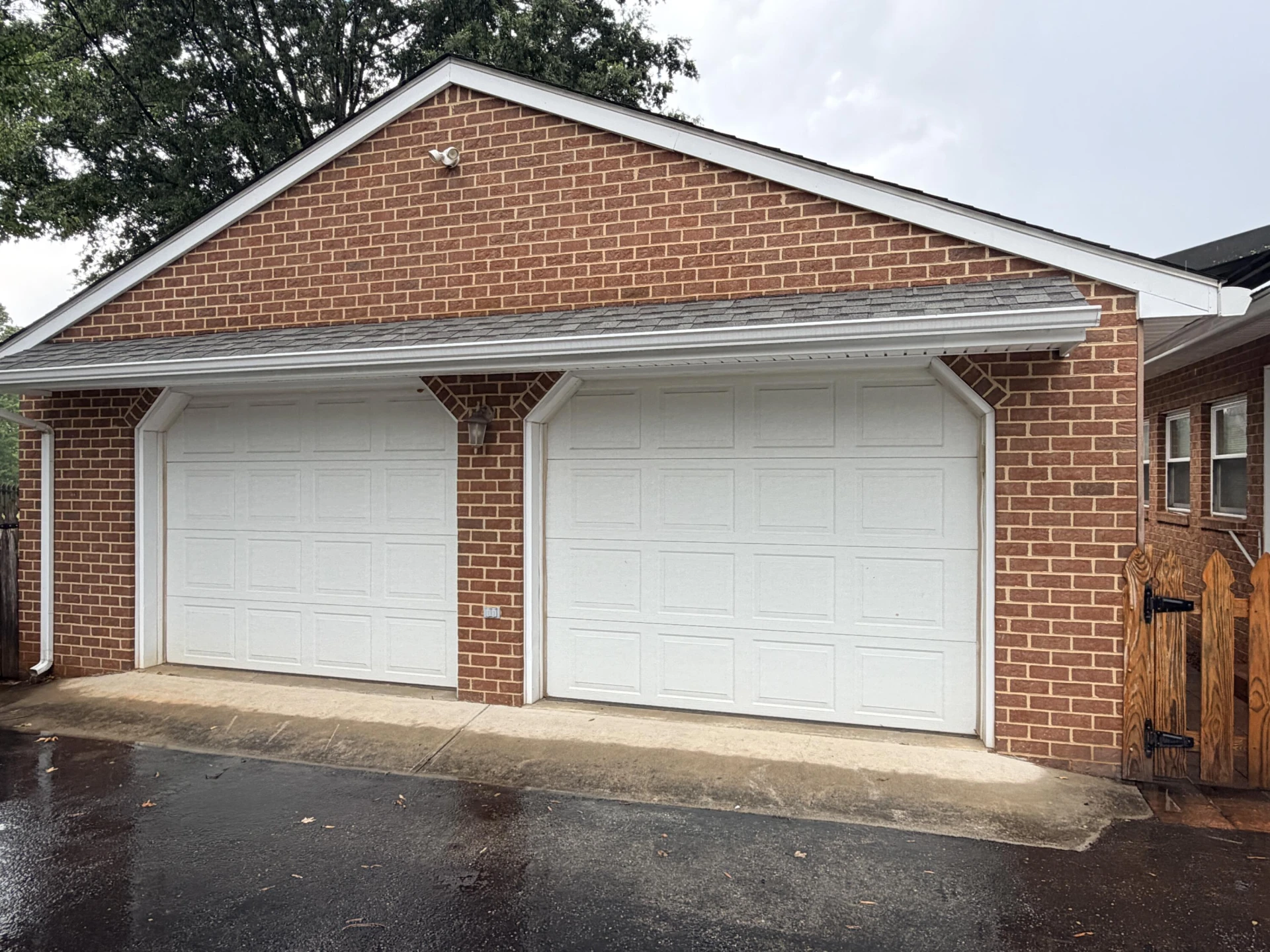 312 Ashley CT - Photo 2