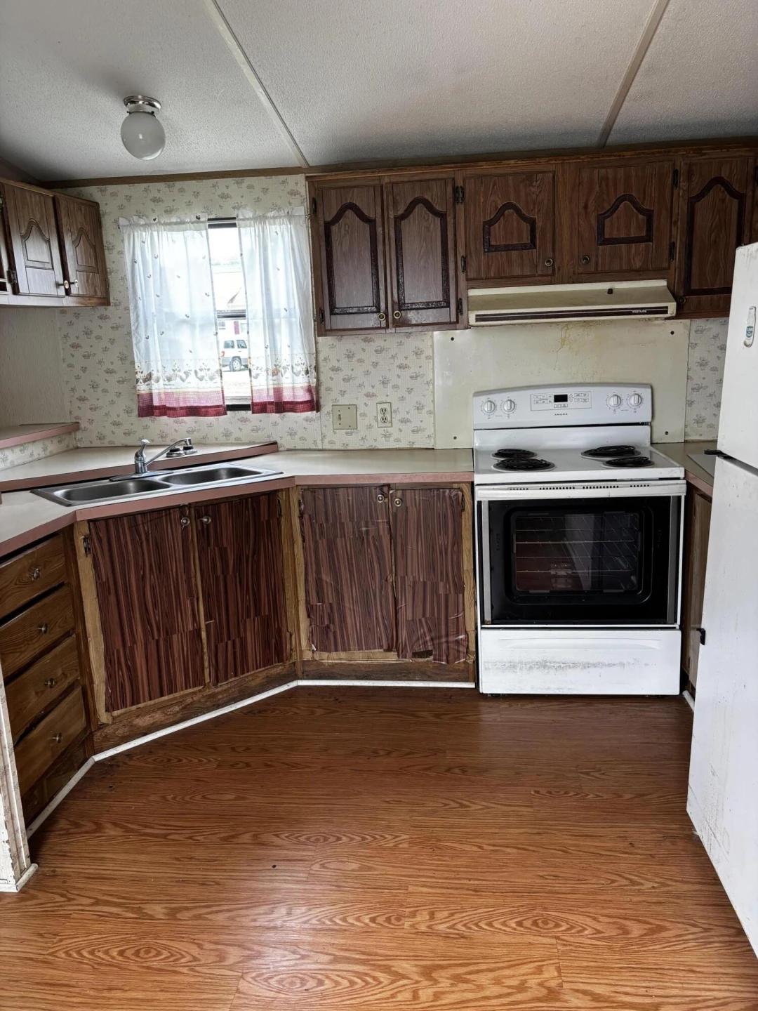 710 Commerce AVE - Photo 4