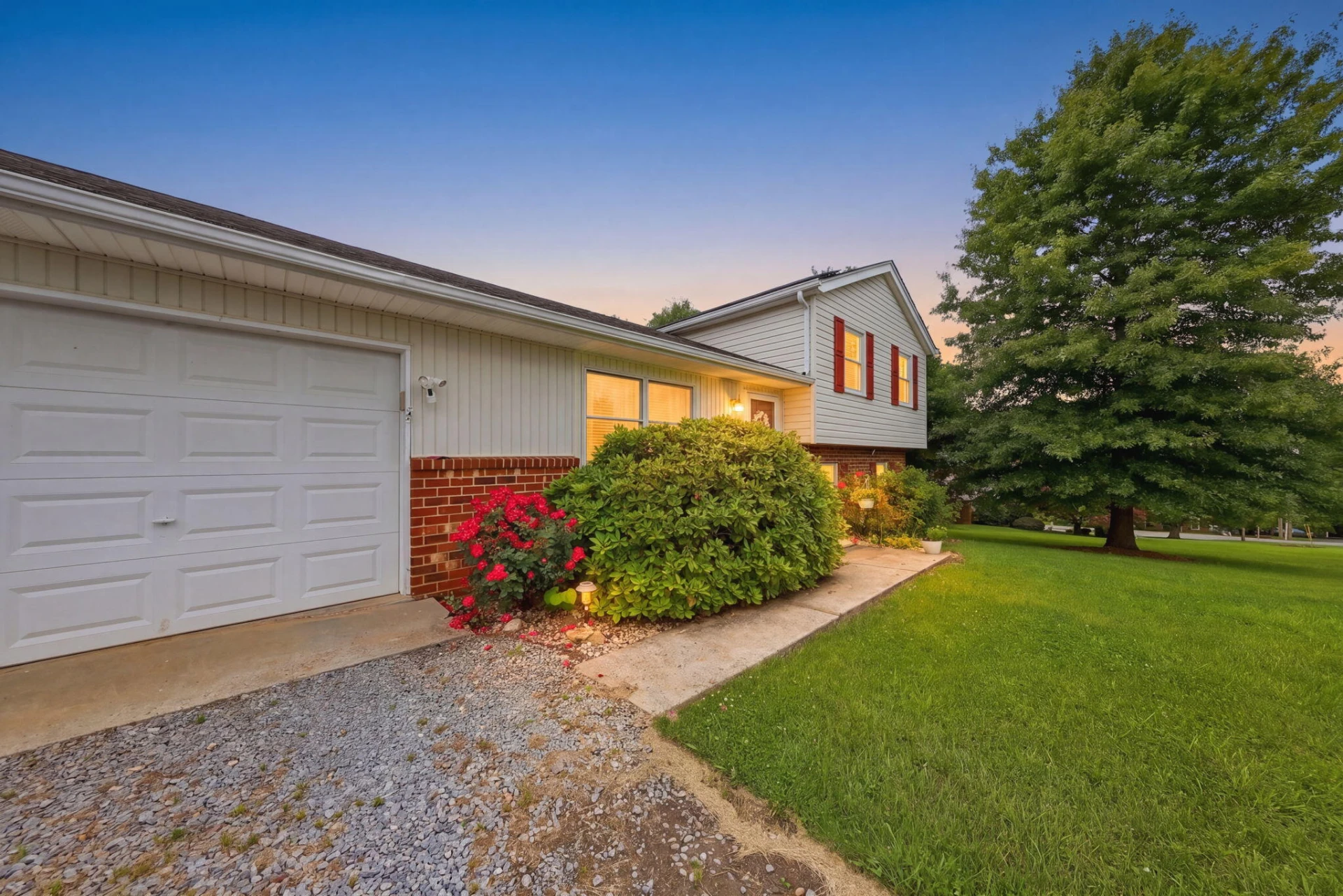 108 Piccadilly CT - Photo 2