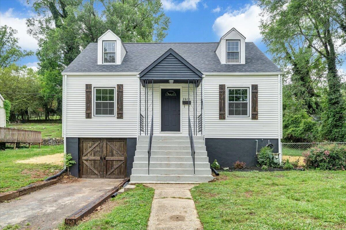 2615 Lansing DR SW