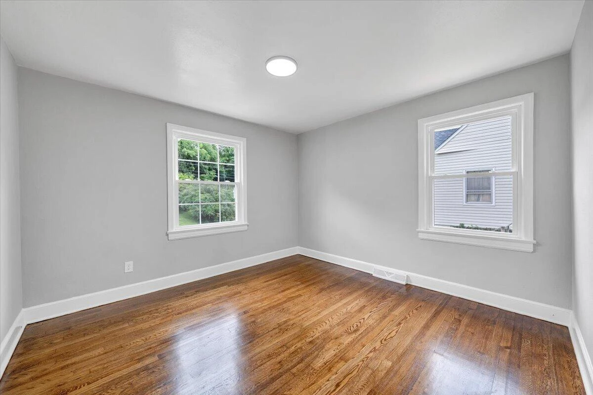 2615 Lansing DR SW - Photo 13