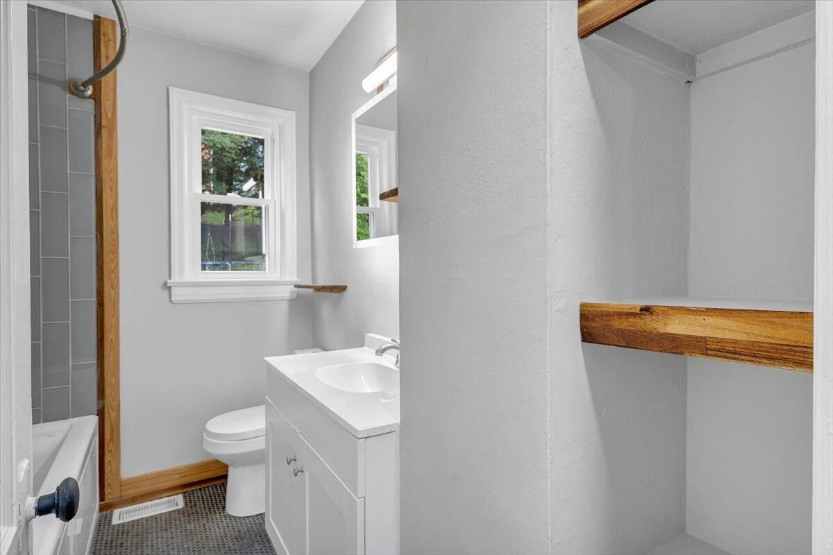 2615 Lansing DR SW - Photo 15