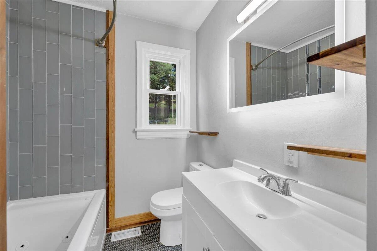 2615 Lansing DR SW - Photo 16