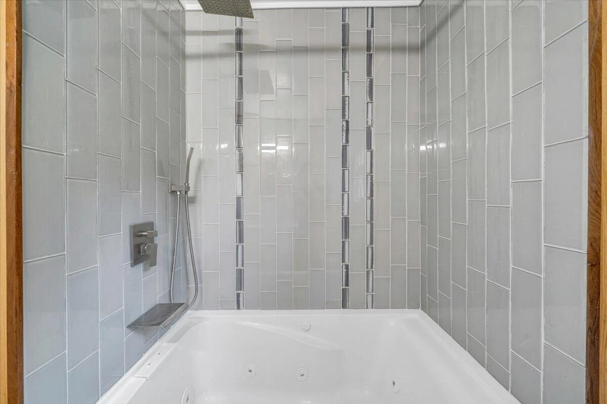 2615 Lansing DR SW - Photo 18