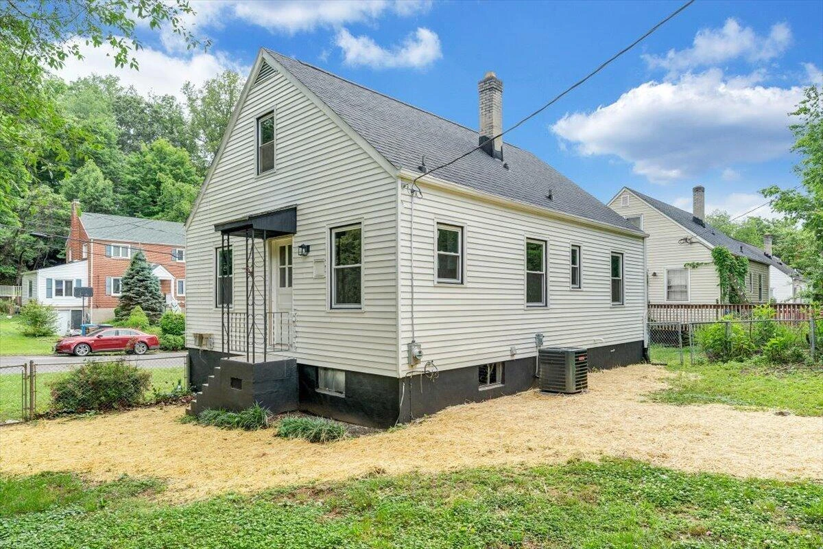 2615 Lansing DR SW - Photo 26