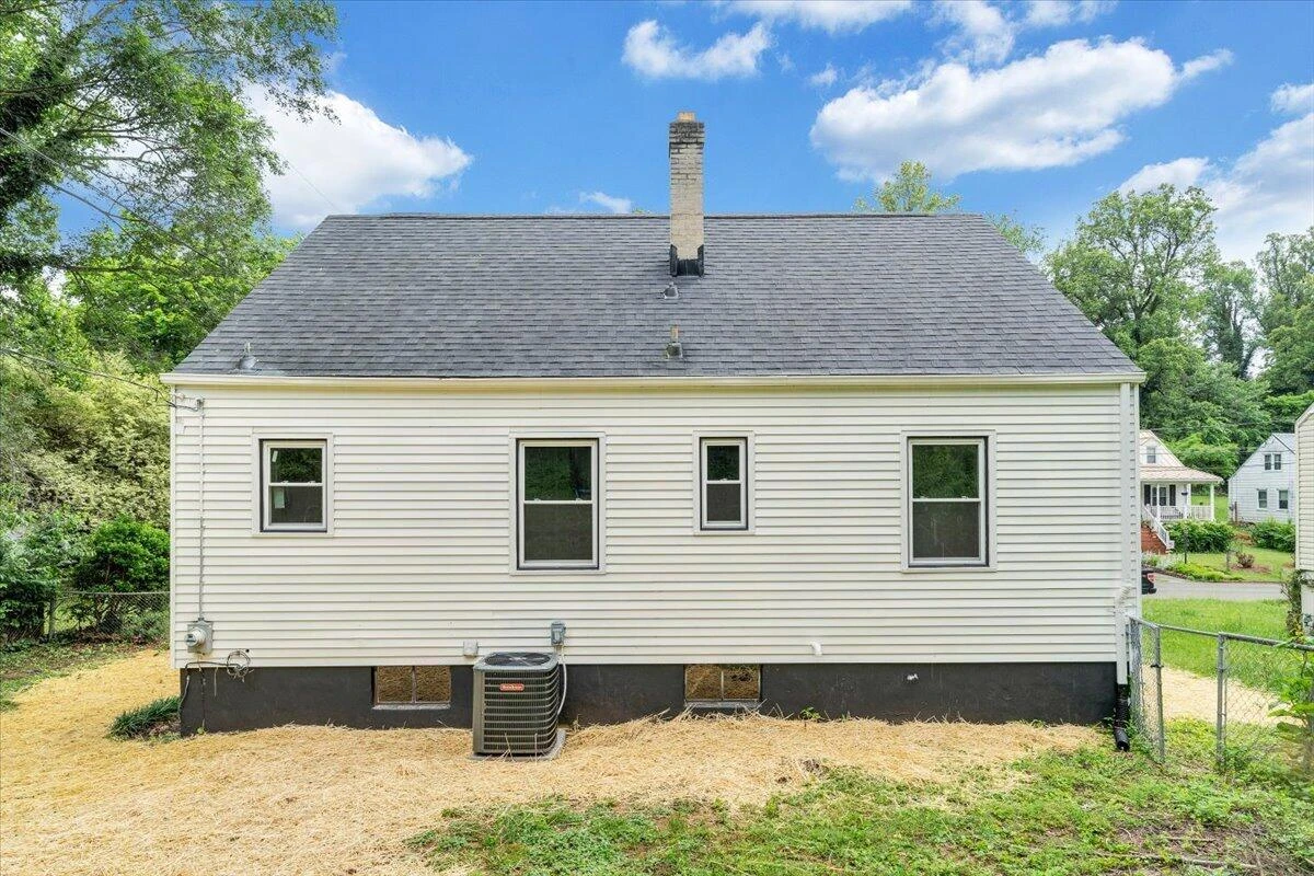 2615 Lansing DR SW - Photo 28