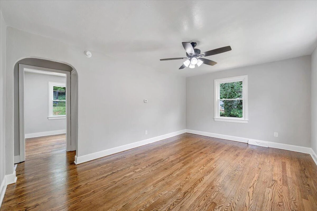 2615 Lansing DR SW - Photo 3