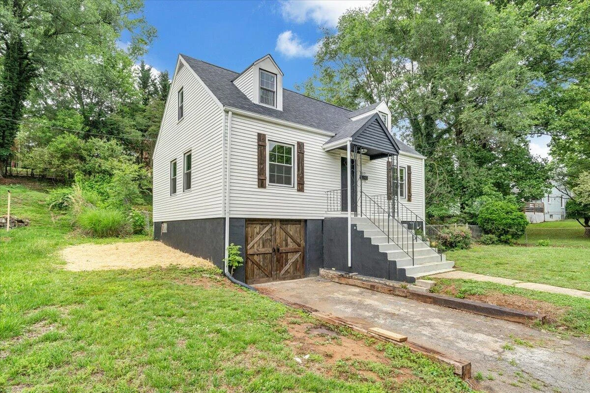 2615 Lansing DR SW - Photo 32