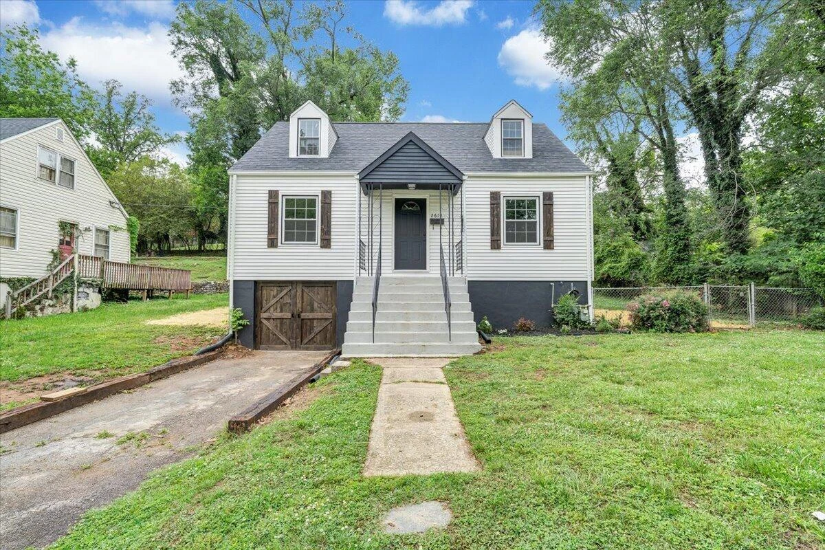 2615 Lansing DR SW - Photo 34
