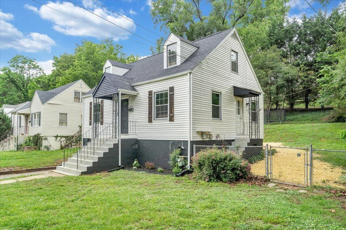 2615 Lansing DR SW - Photo 35