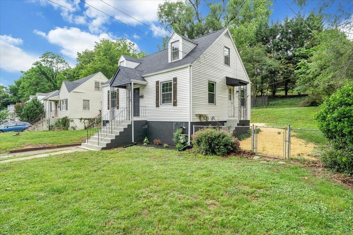 2615 Lansing DR SW - Photo 36