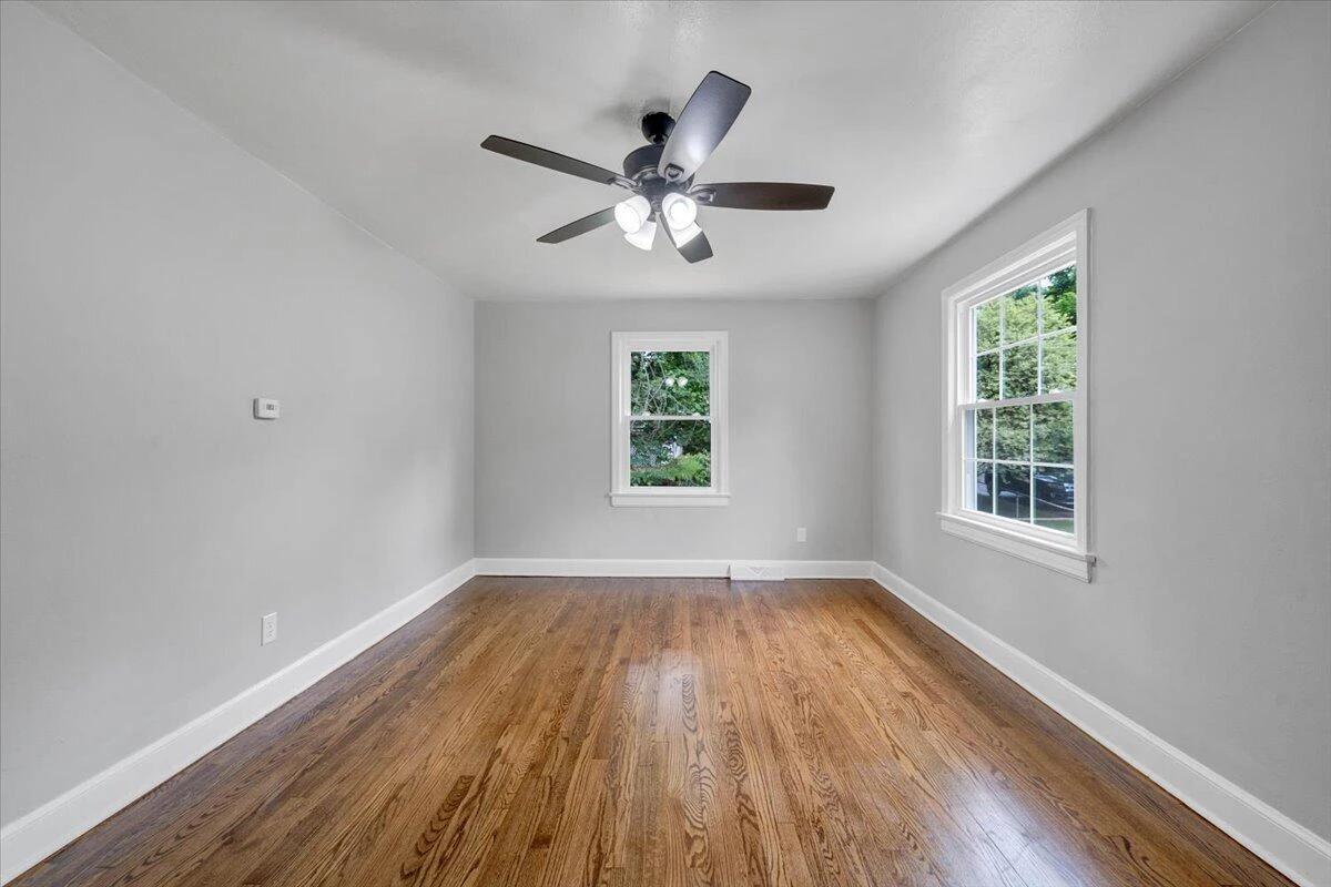 2615 Lansing DR SW - Photo 4