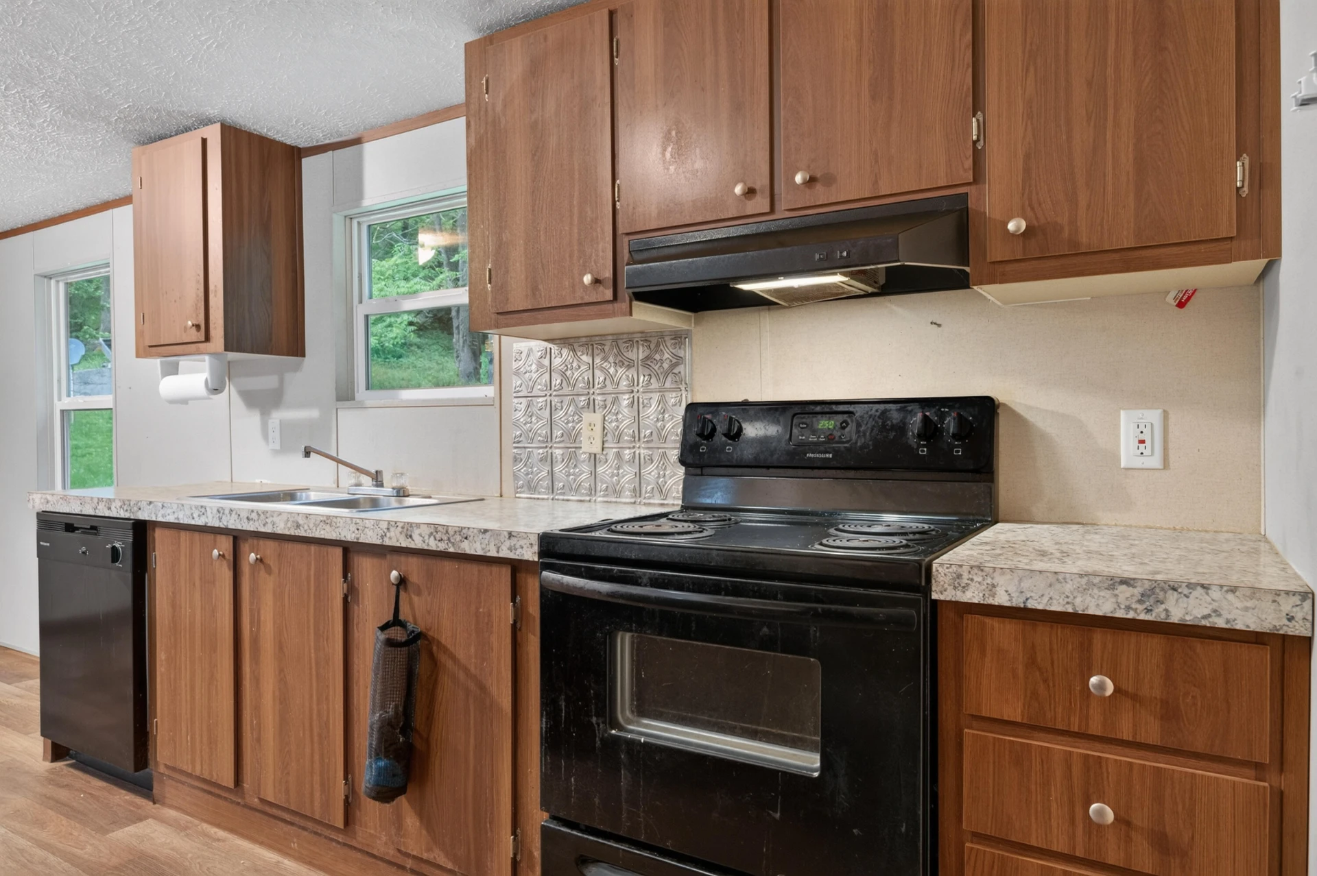 1625 Hollandsworth RD NW - Photo 16