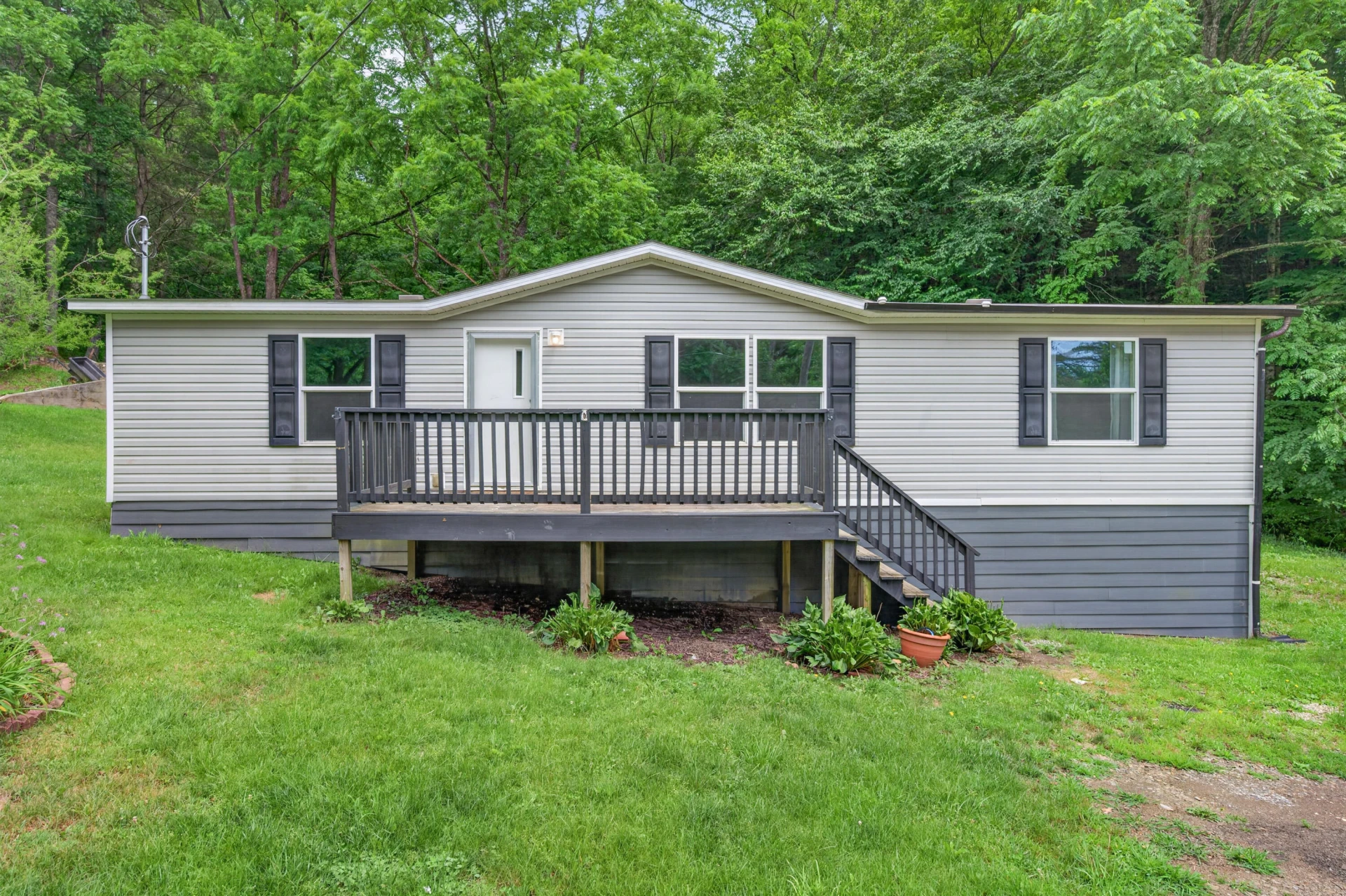 1625 Hollandsworth RD NW - Photo 2