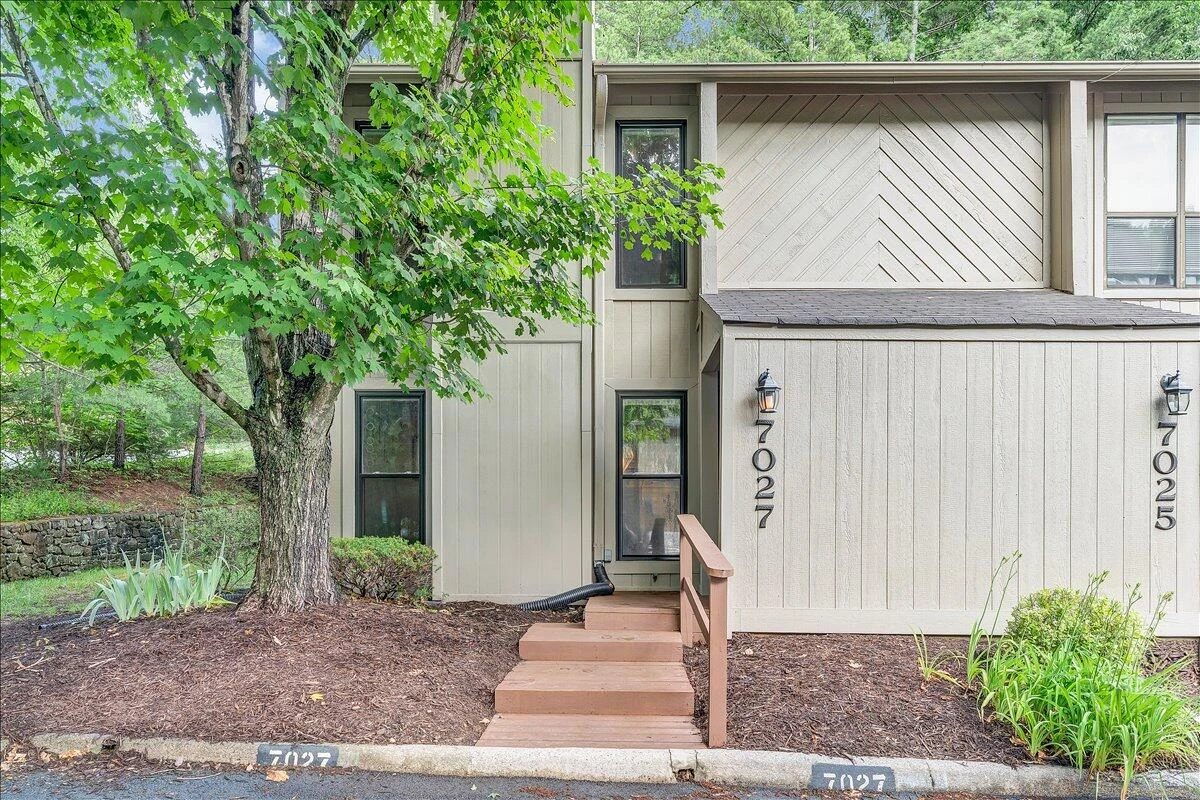 7027 Oak CT