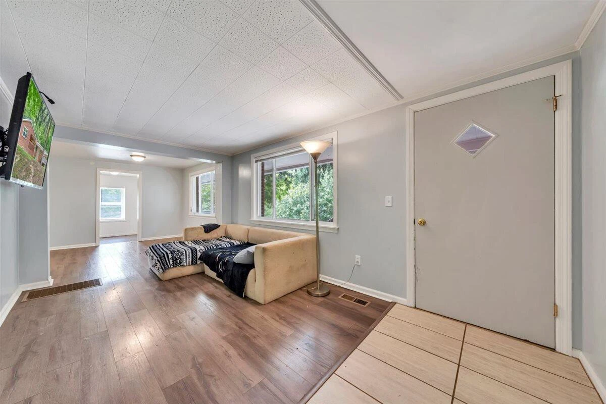 4312 Seneca Hollow RD - Photo 7