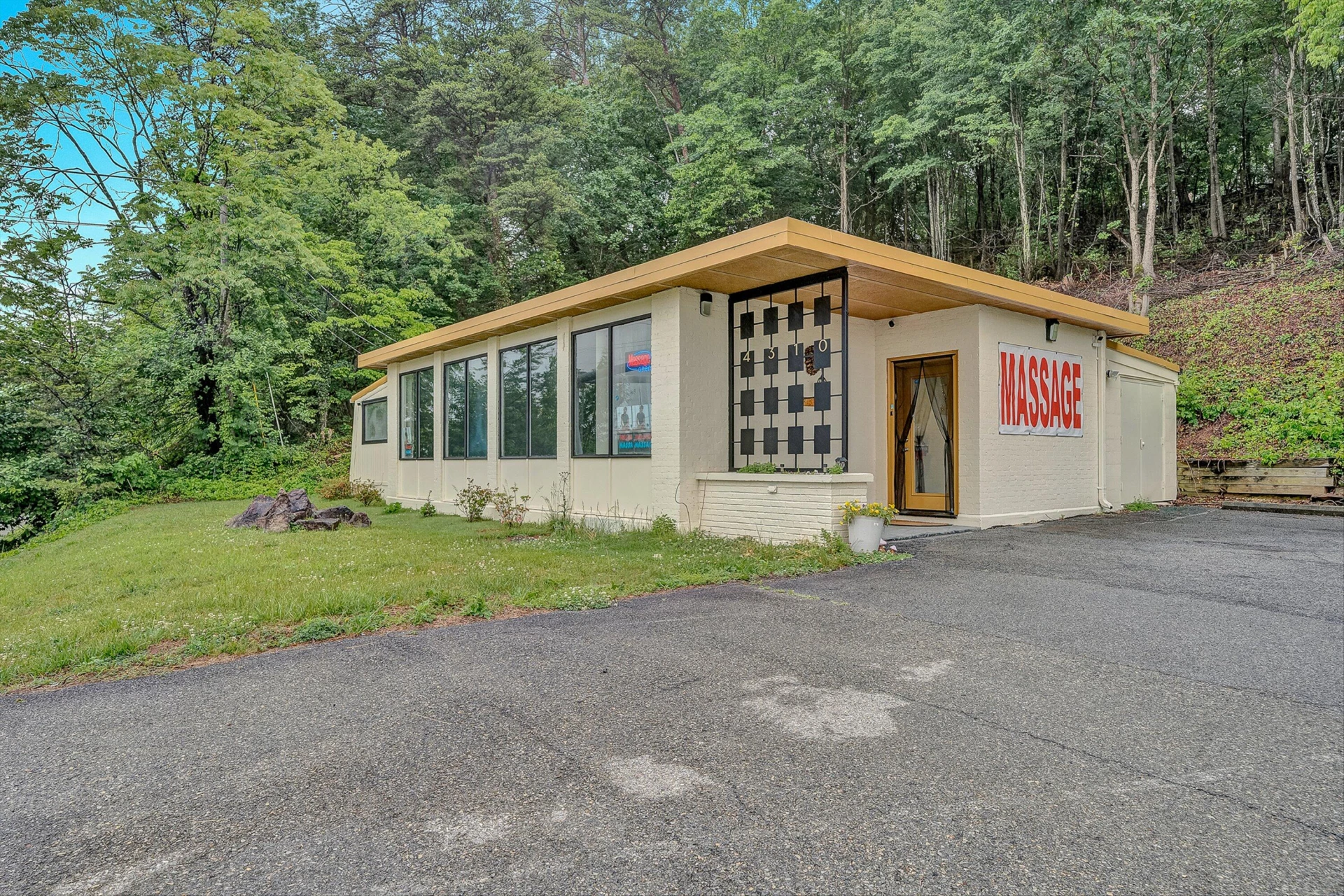 4310 Brandon AVE SW - Photo 2