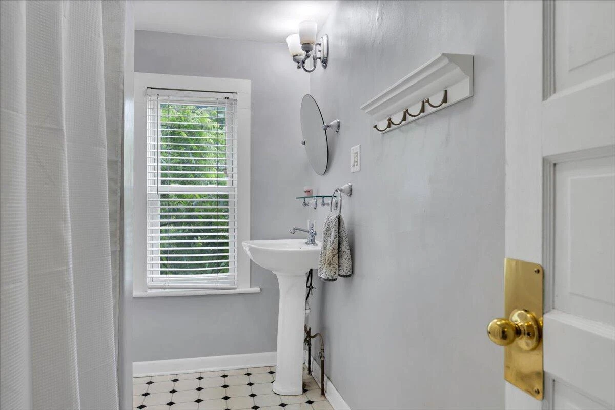 331 Bowman ST - Photo 18